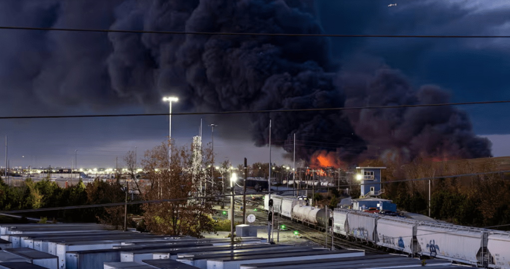 Tragedia aérea en Kentucky: un avión de carga explotó tras caer cerca del aeropuerto de Louisville 